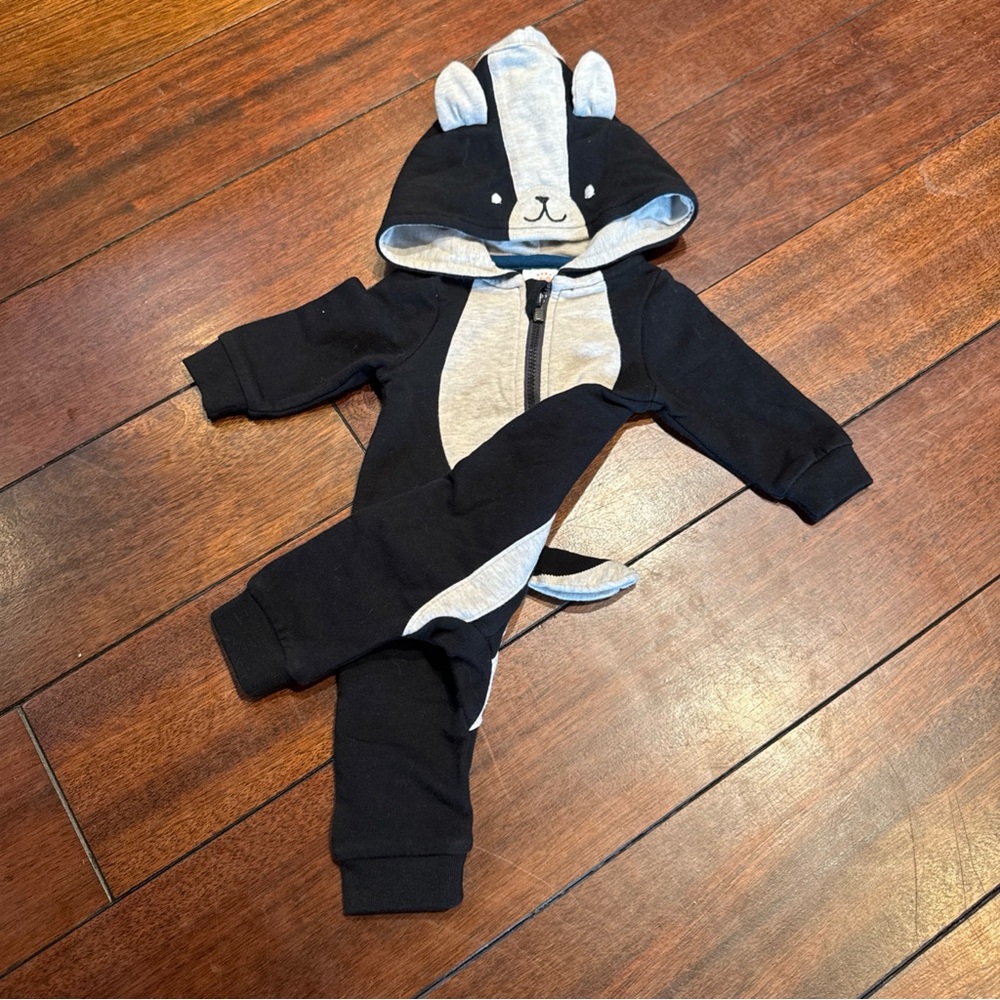 Baby Cat & Jack Skunk Onesie Size NB Animal Hoodie